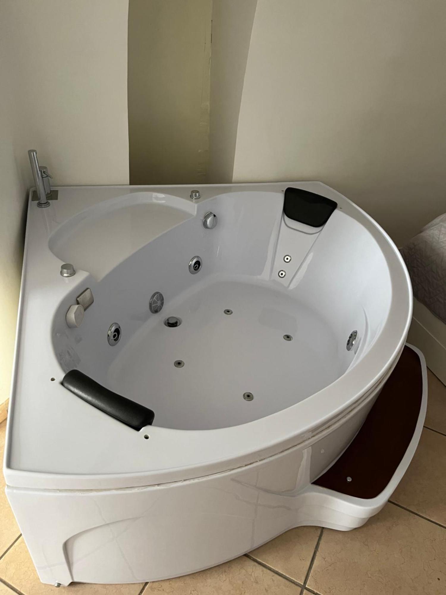 Ostuni 21Mqsuitehomes, Appartamento Con Mini Piscina Privata, Appartamenti Con Vasca Idromassaggio & Appartamenti Standard Eksteriør billede